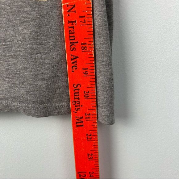 Disney Winnie the Pooh Cropped Rolled Neck Tee Shirt Gray W Cream Zebra Sz S - Picture 7 of 12